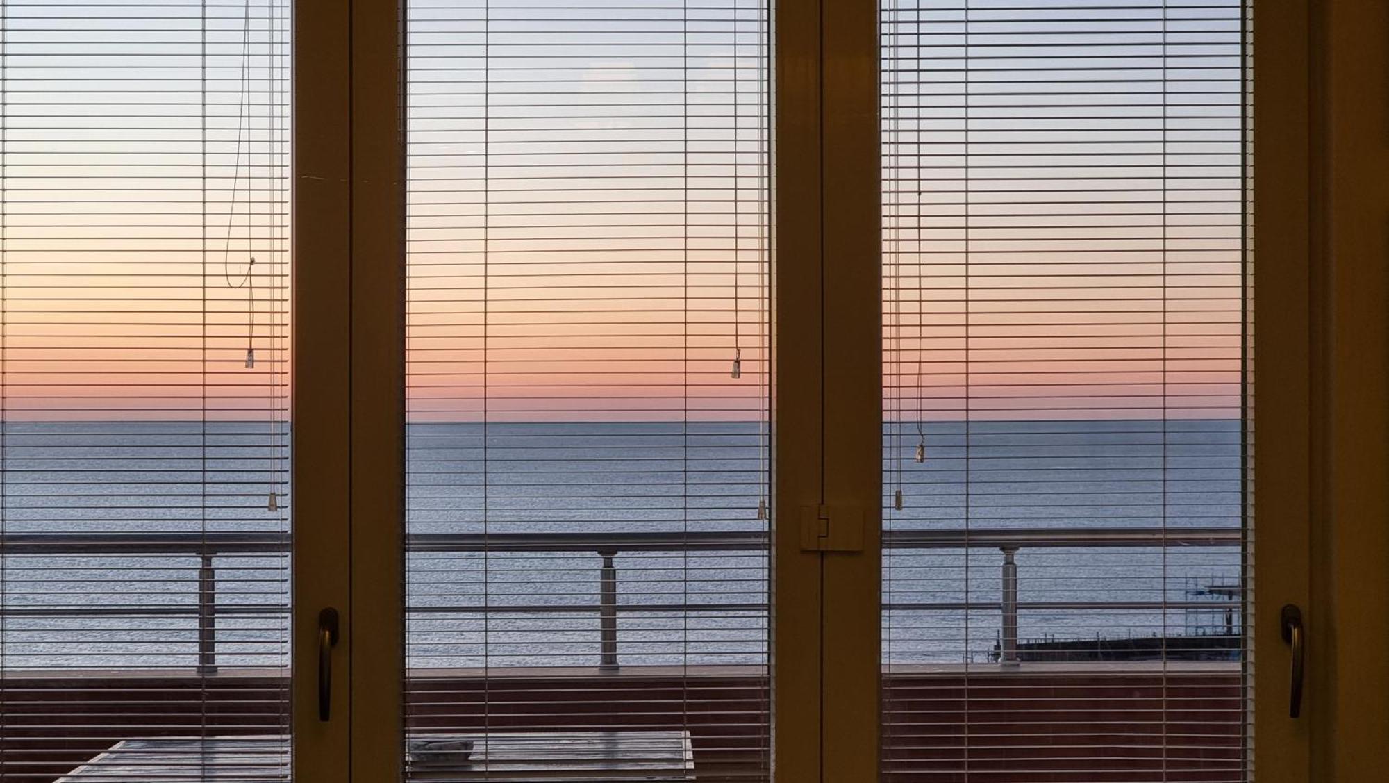 Sunset Seaview Apartment Durrës Esterno foto
